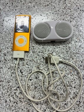 Apple Orange iPod with Speaker